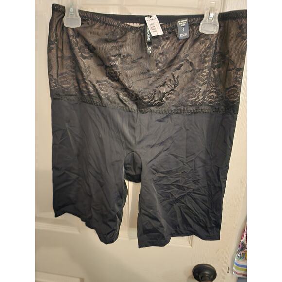 NWT Torrid BLACK Lace MICROFIBER 360° SMOOTHING High Waist Short sz 2X Plus - Picture 1 of 4